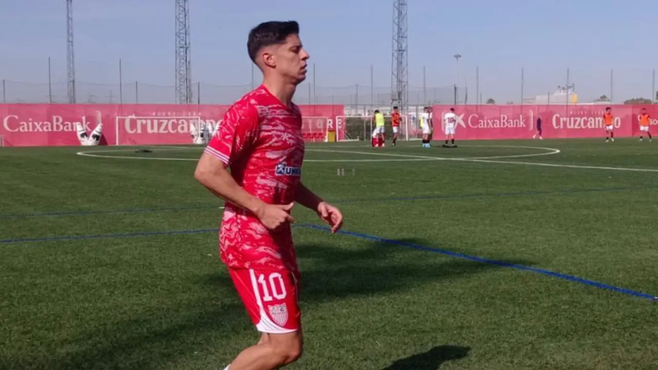 Tet&eacute;, con La Palma, en la Ciudad Deportiva del Sevilla. - La Palma CF