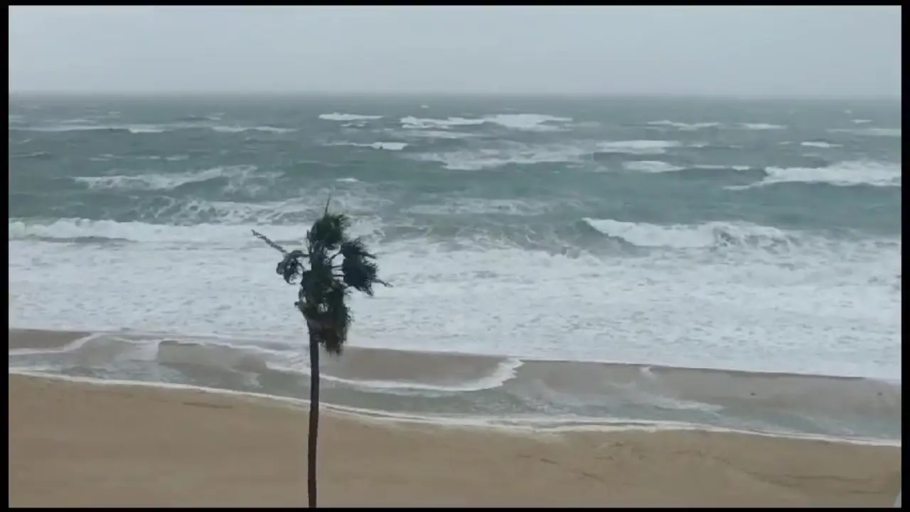 El Ayuntamiento de C&aacute;diz cierra parques e instalaciones deportivas por el temporal