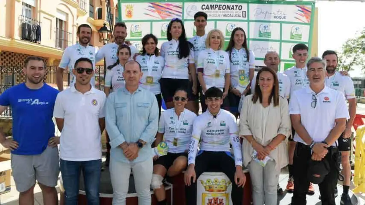 Los campeones de todas las categor&iacute;as posan juntos. - A. I.