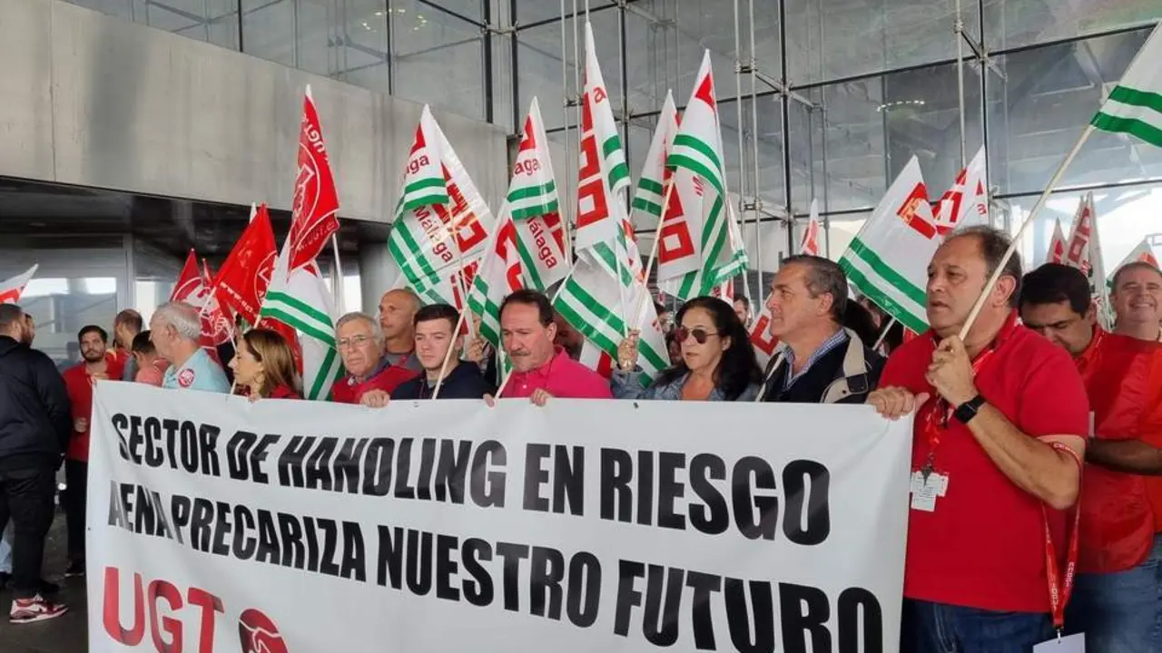 Protesta en el Aeropuerto de M&aacute;laga. - VM