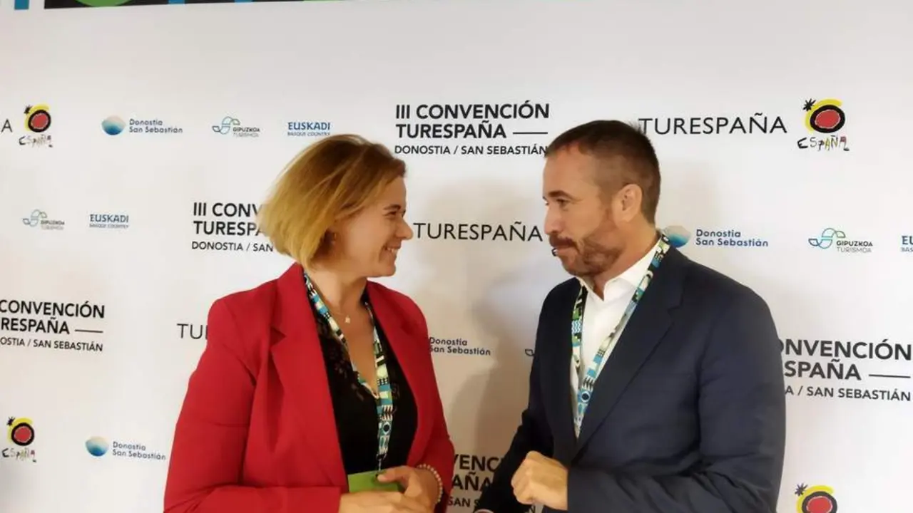 Manuela P&eacute;rez en la convenci&oacute;n de Turespa&ntilde;a sobre sostenibilidad - VIVA