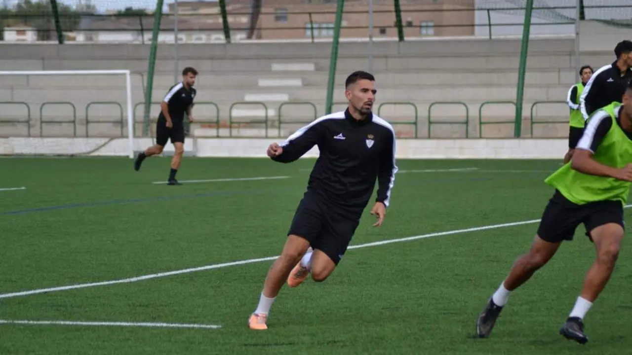 Adri&aacute;n Paz en un entrenamiento de esta semana con el Real Ja&eacute;n. - REAL JA&Eacute;N