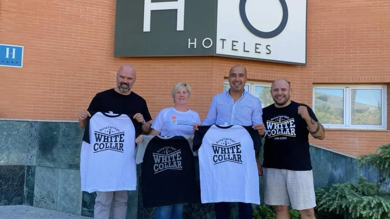 Imagen de la presentaci&oacute;n de la velada en el hotel HO. - MU&Eacute;VETE POR EL P&Aacute;RKINSON