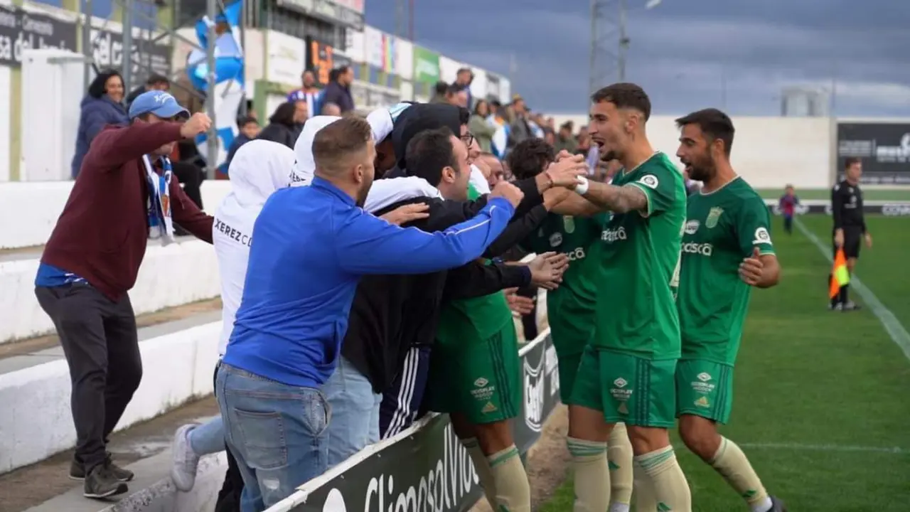 El Xerez CD celebra uno de sus goles en Pozoblanco. - Xerez CD