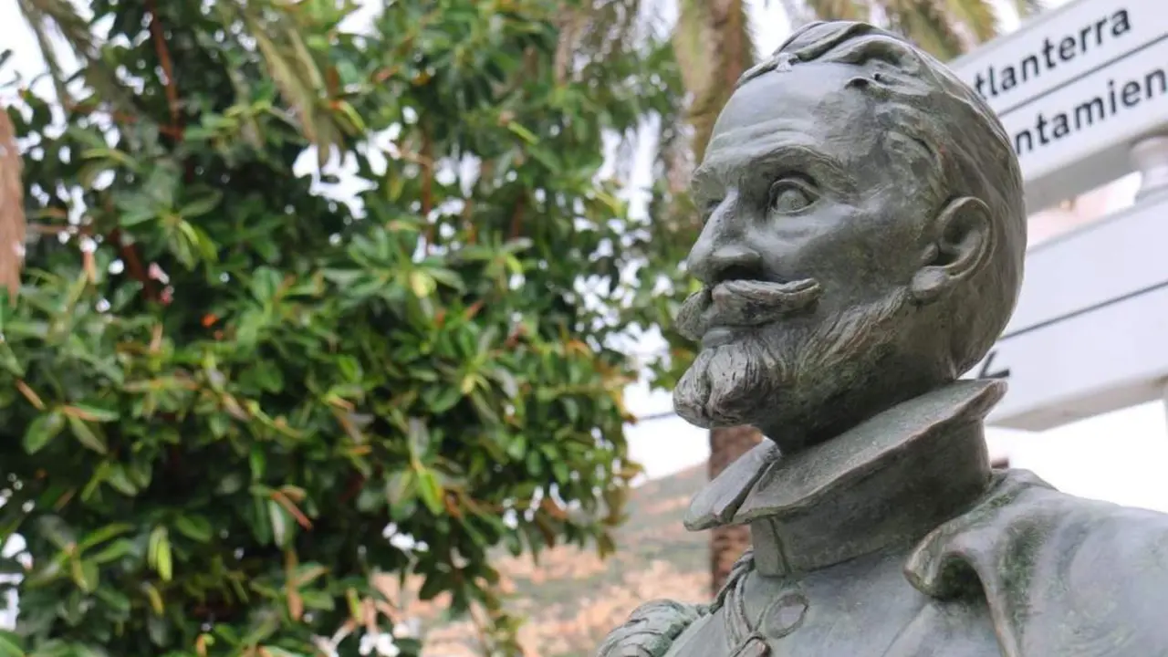 Busto de Miguel de Cervantes en Zahara de los Atunes. - A.Z.