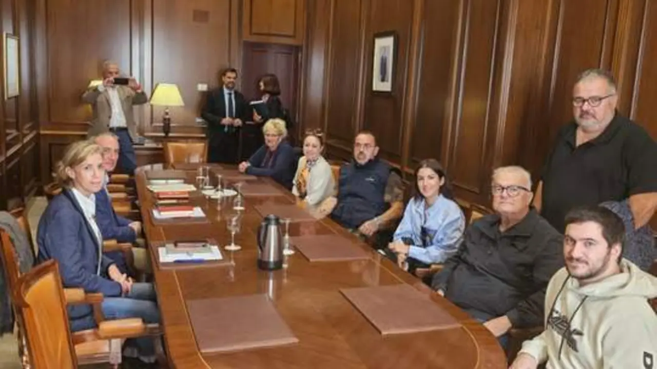 Tras la reuni&oacute;n. - Cedida