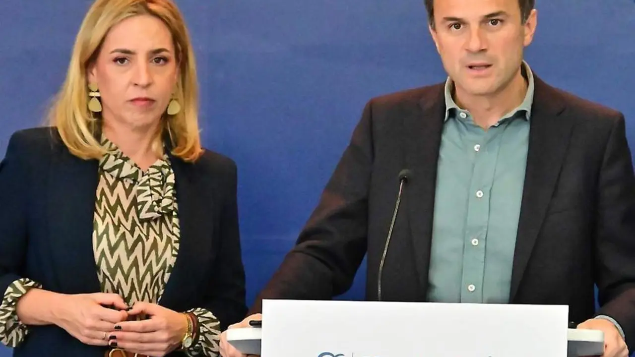 Almudena Mart&iacute;nez y Bruno Garc&iacute;a, en rueda de prensa. - VIVA