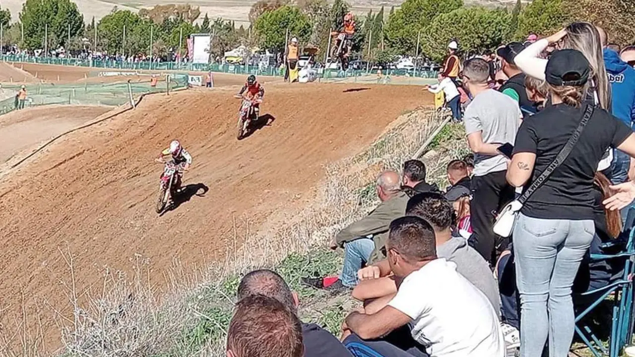 Los aficionados disfrutaron de un buen d&iacute;a de motocross - Ra&uacute;l J. Bustillos