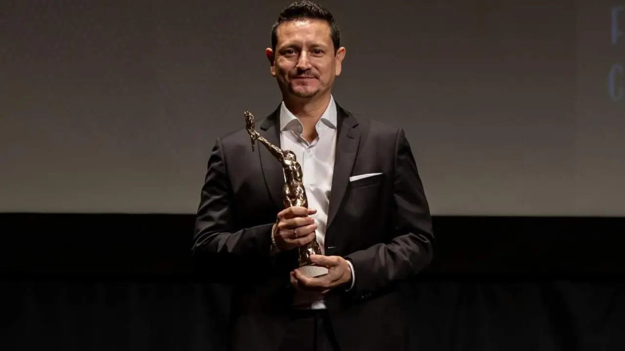 Entrega del Premio Luz a Jos&eacute; Alba. - VH