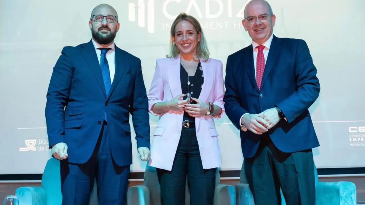 Germ&aacute;n Beardo, Almudena Mart&iacute;nez y Javier S&aacute;nchez Rojas. - VIVA