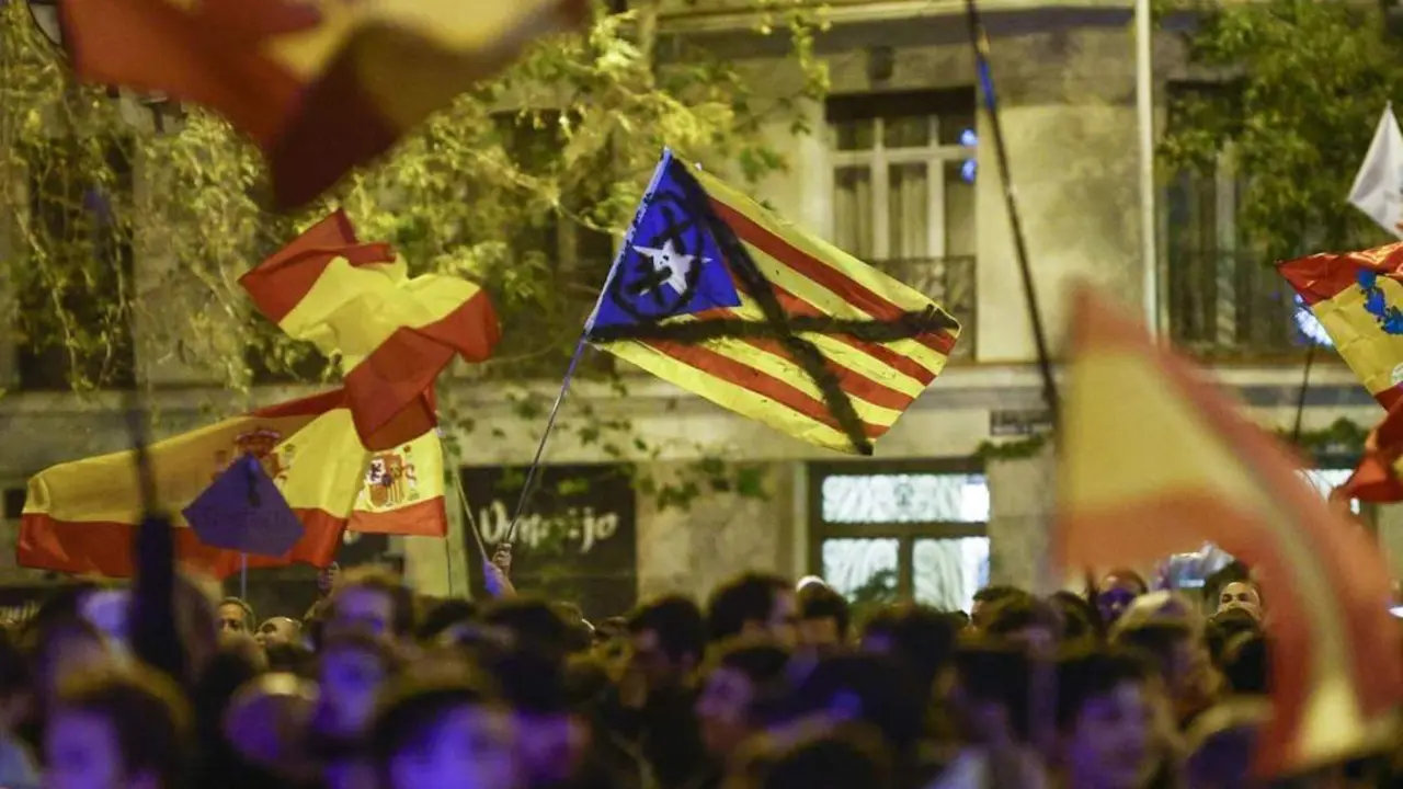Manifestaci&oacute;n ante la sede del PSOE. - EFE
