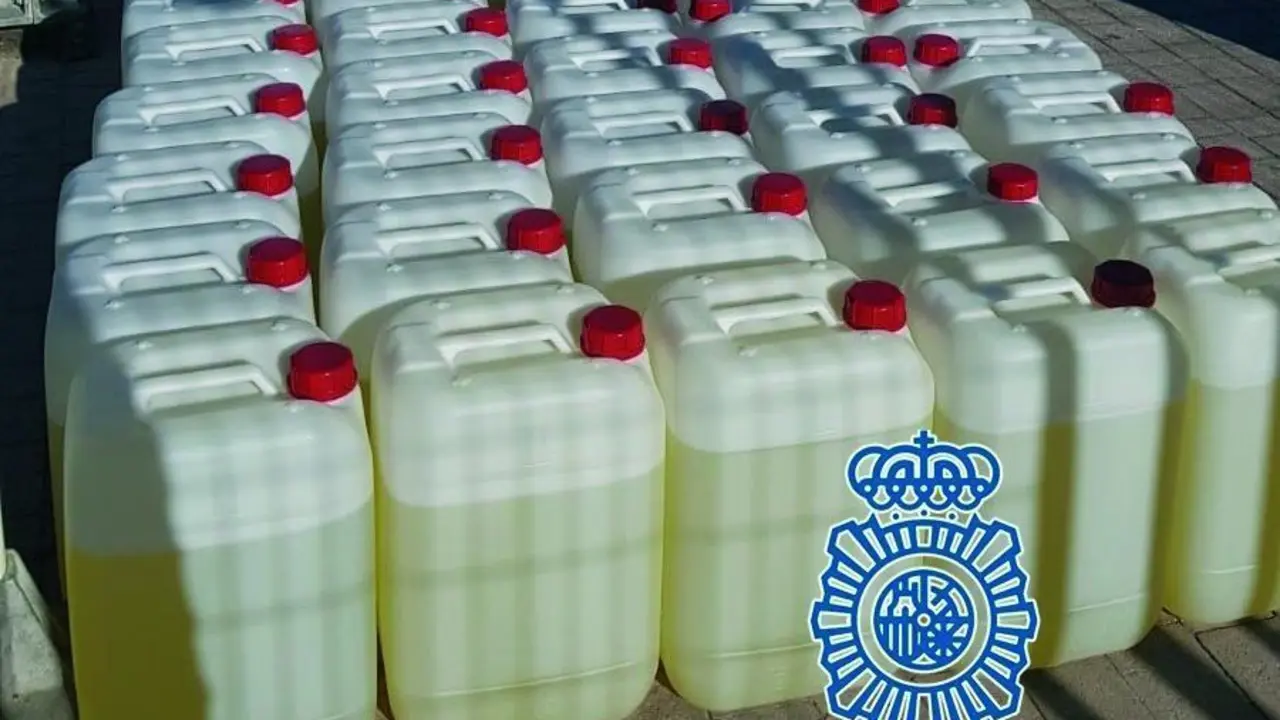 Garrafas incautadas.  - Polic&iacute;a