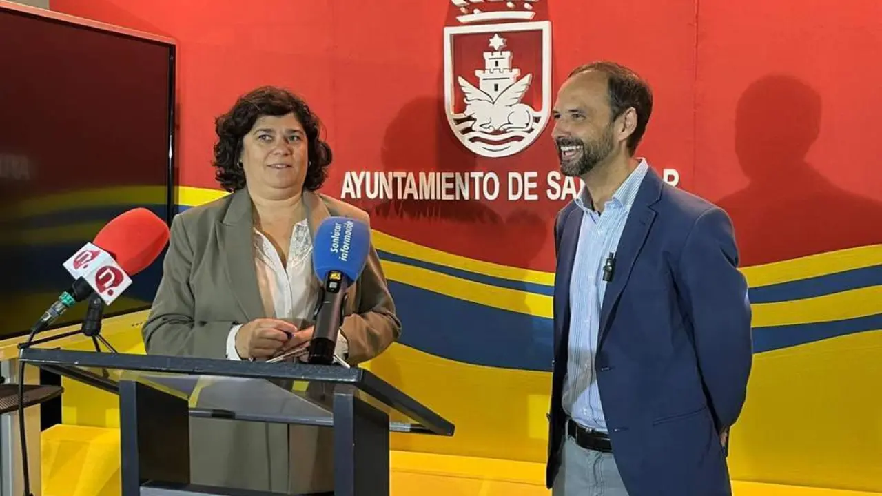 Rueda de prensa de Carmen &Aacute;lvarez y V&iacute;ctor Mora. - A.B.