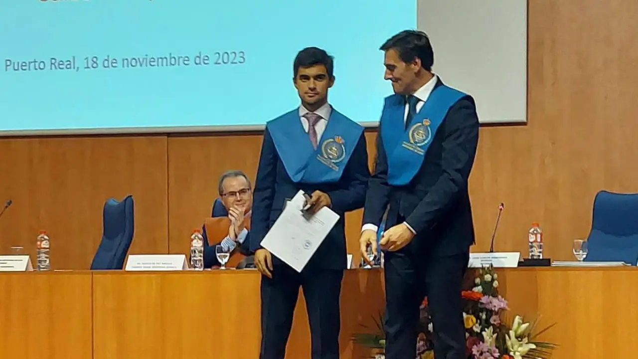 El joven qu&iacute;mico isle&ntilde;o es premiado por la UCA.  - A.I.