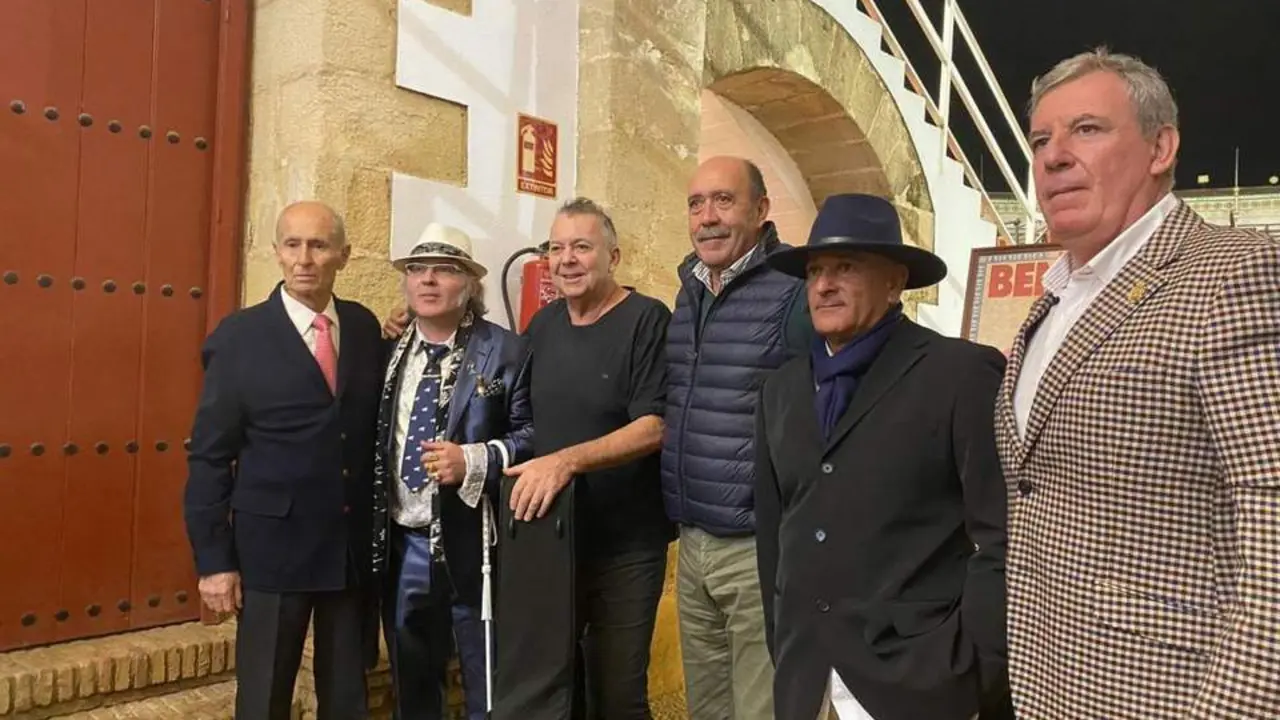 Acto.  - Viva. 