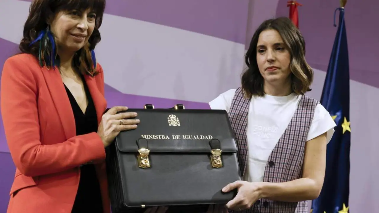 El momento del traspaso de carteras. - EFE