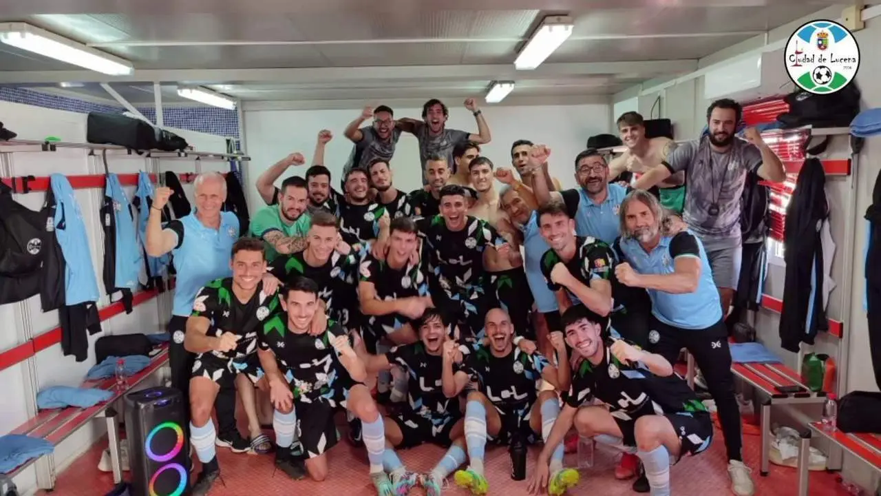 El Ciudad de Lucena celebra la victoria ante el Sevilla C. - CIUDAD DE LUCENA