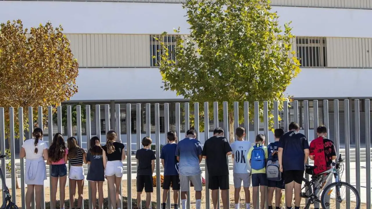 Estudiantes del instituto este viernes.  - Efe / Rom&aacute;n R&iacute;os