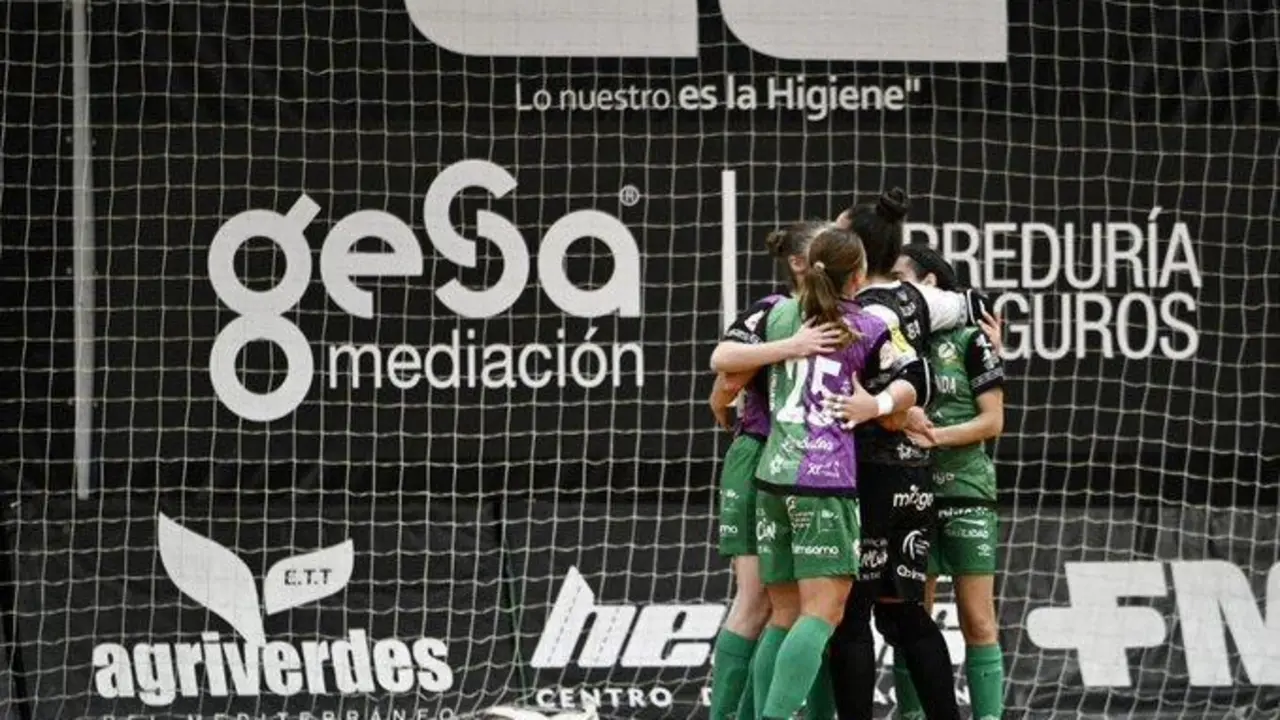 Celebrando un gol. - At, Torcal