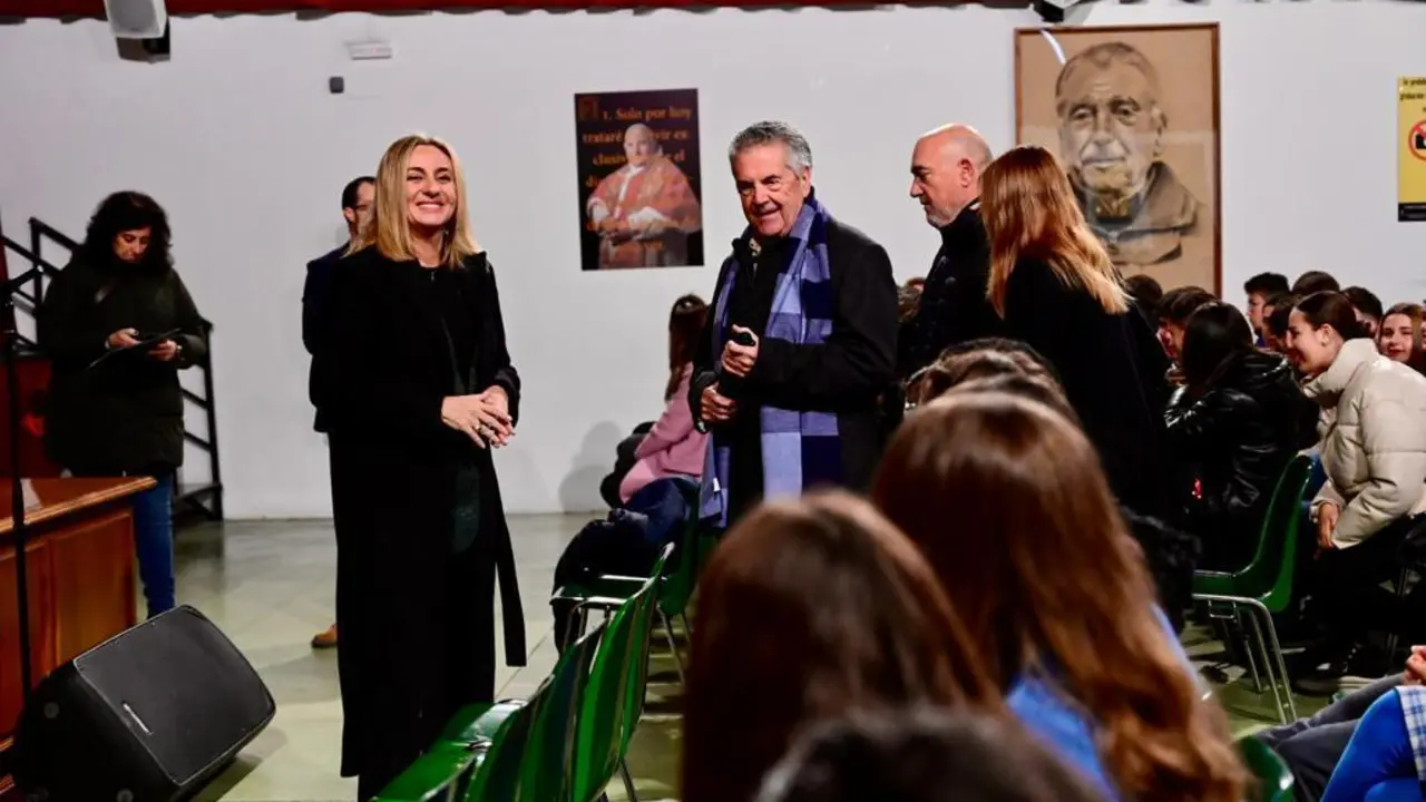 Marifr&aacute;n Carazo visita el colegio Juan XXIII - AYUNTAMIENTO