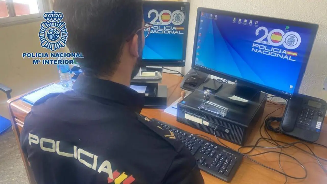 Investigaci&oacute;n en la red de la Polic&iacute;a. - Archivo