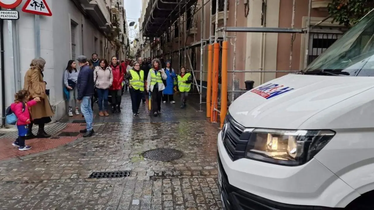 Protesta por la apertura al tr&aacute;fico de la calle Veedor. - Adelante Izquierda Gaditana