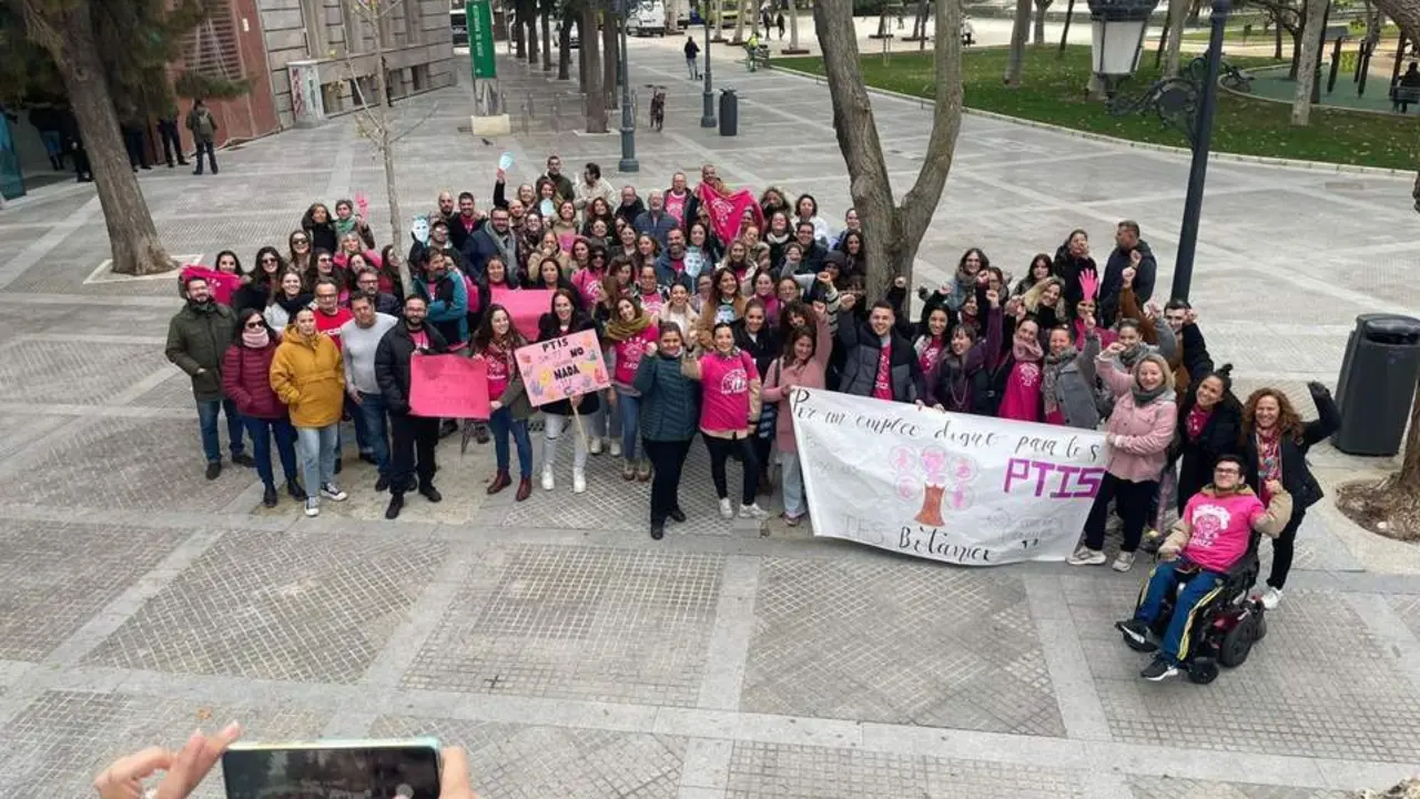 Manifestaci&oacute;n de los PTIS en C&aacute;diz. - VIVA