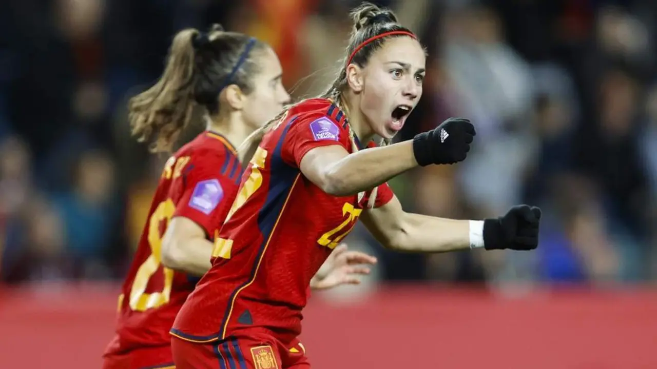 Las espa&ntilde;olas celebran uno de los goles. - EFE