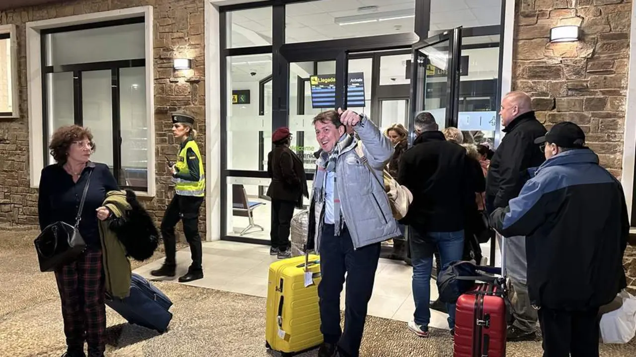 Gran expectaci&oacute;n en la llegada del primer vuelo con pasajeros al Aeropuerto de C&oacute;rdoba