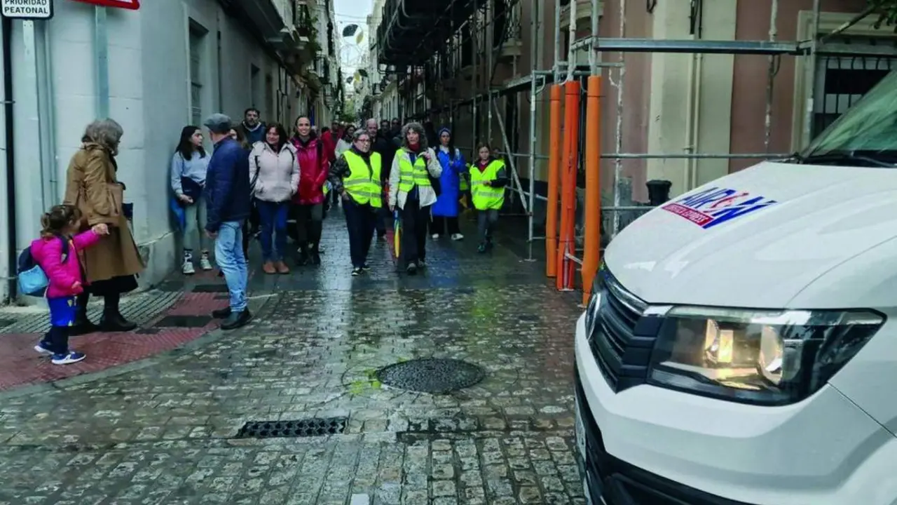 Protesta por la reapertura al tr&aacute;fico de calle Veedor. - Adelante Izquierda Gaditana