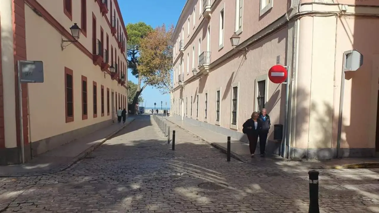 Esquina de la plaza del Mentidero con Beni de C&aacute;diz. - BEATRIZ EST&Eacute;VEZ
