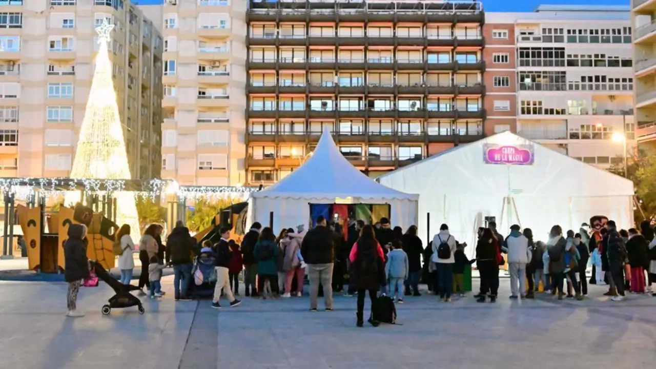 Carpa tem&aacute;tica de Harry Potter en la Glorieta Ana Orantes. - Ayto. C&aacute;diz