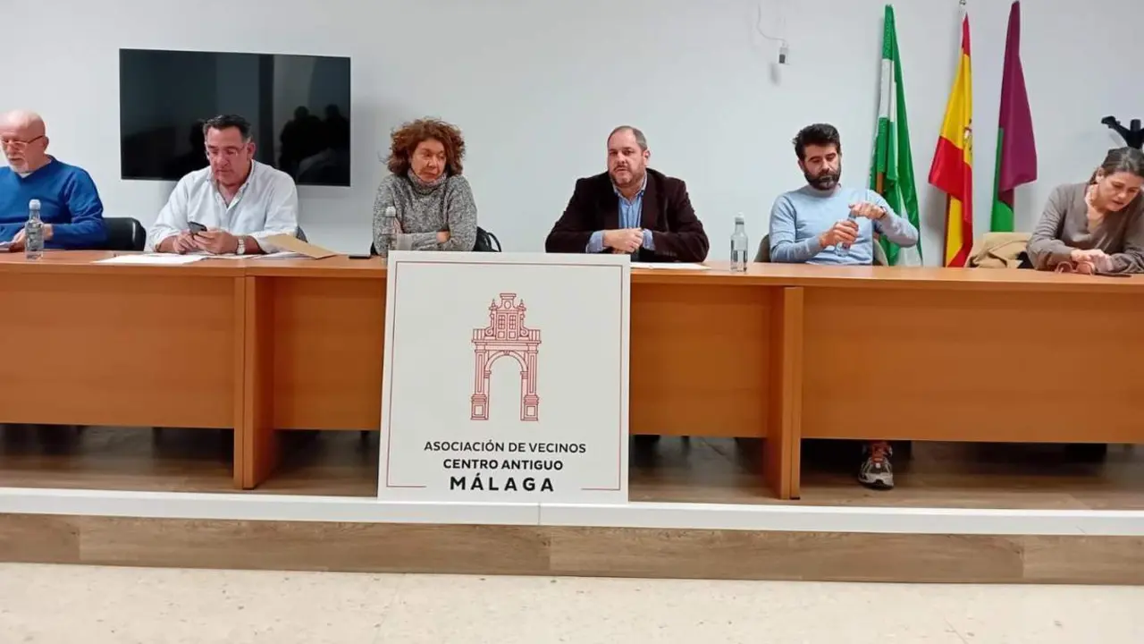 Un momento de la asamblea vecinal - .VM