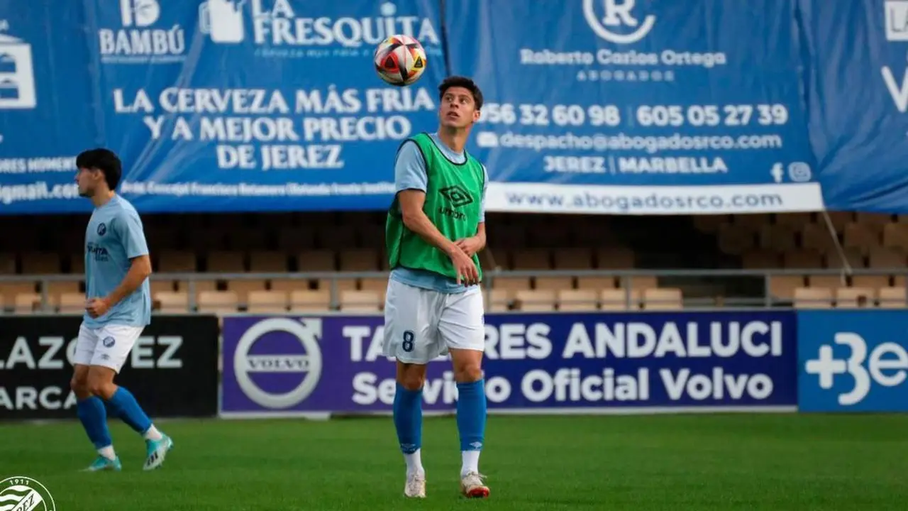 Tet&eacute;, durante un calentamiento en Chap&iacute;n. - xerezdfc.com