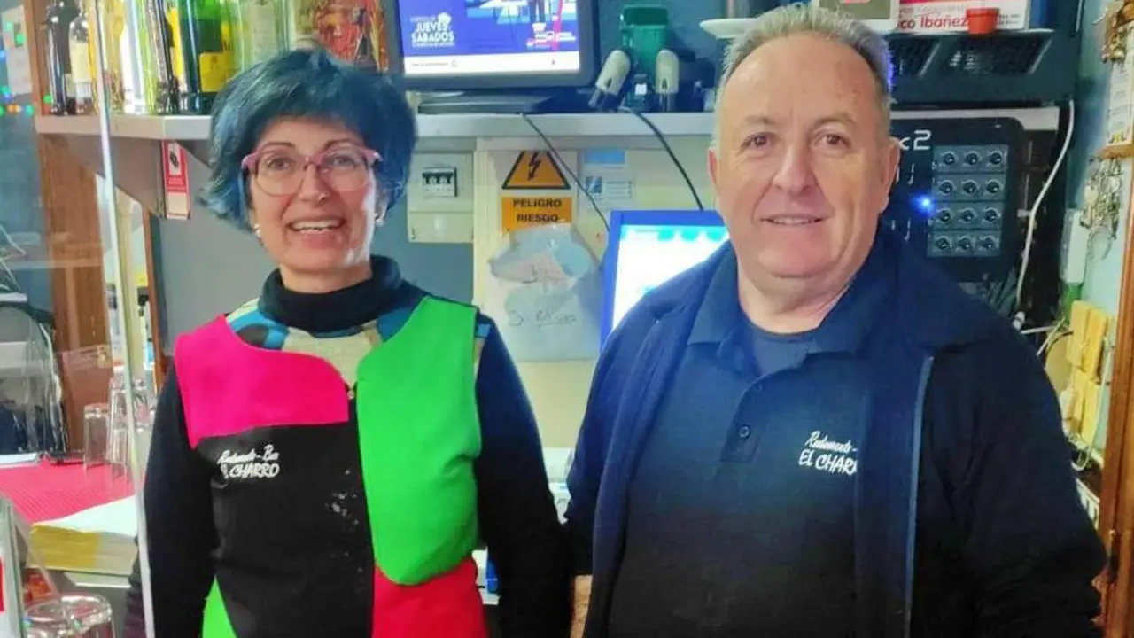 Francisco Cano y M&ordf; Carmen Aceituno, en Casa Paco El Charro,de Frailes - Fran Cano. 