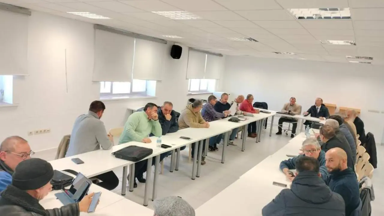 Mesa de negociaci&oacute;n del nuevo convenio del metal en C&aacute;diz. - VIVA