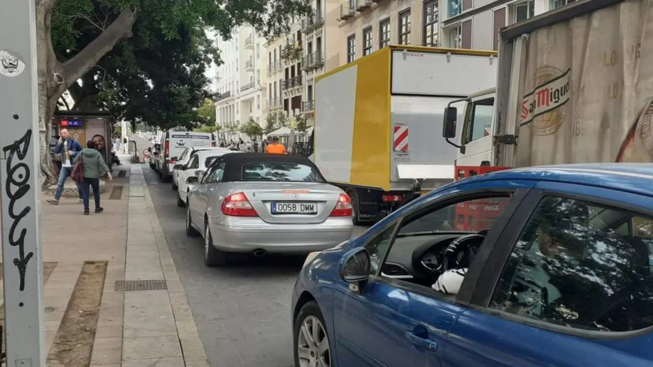 Acceso a un aparcamiento en el centro de M&aacute;laga. - Arroyo