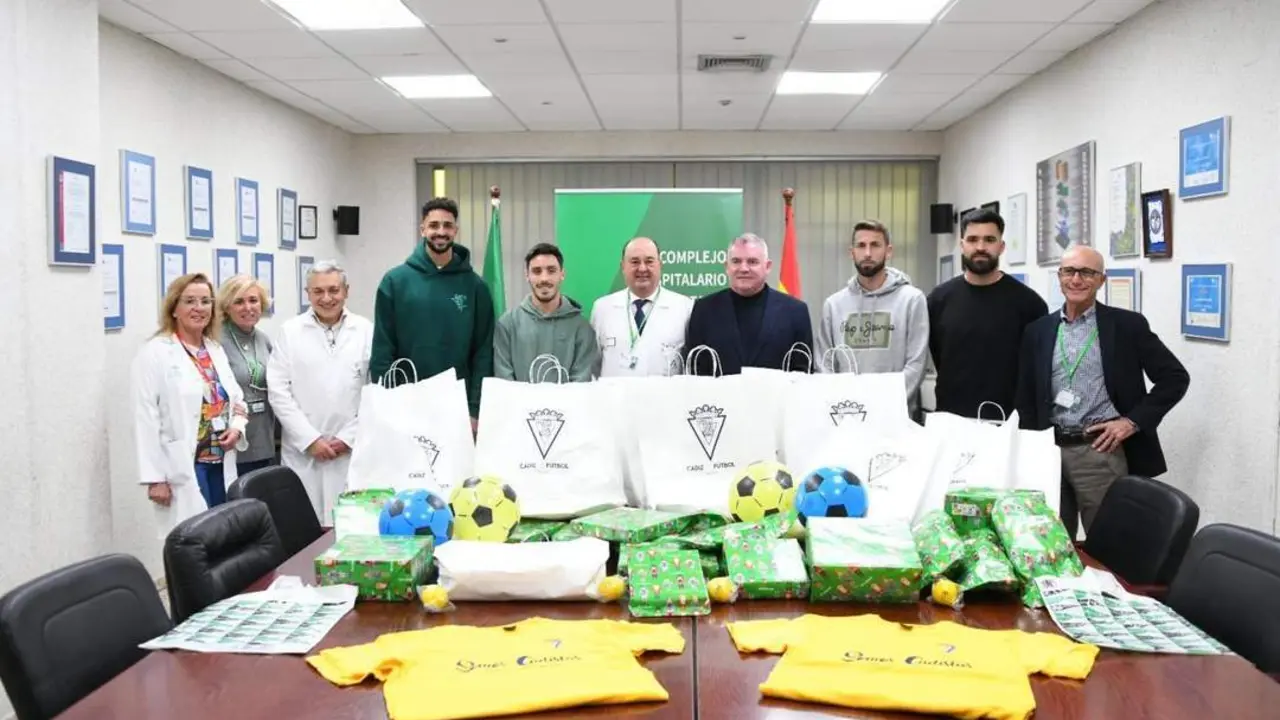 El C&aacute;diz visit&oacute; a las personas ingresadas en el Puerta del Mar. - C&aacute;diz CF