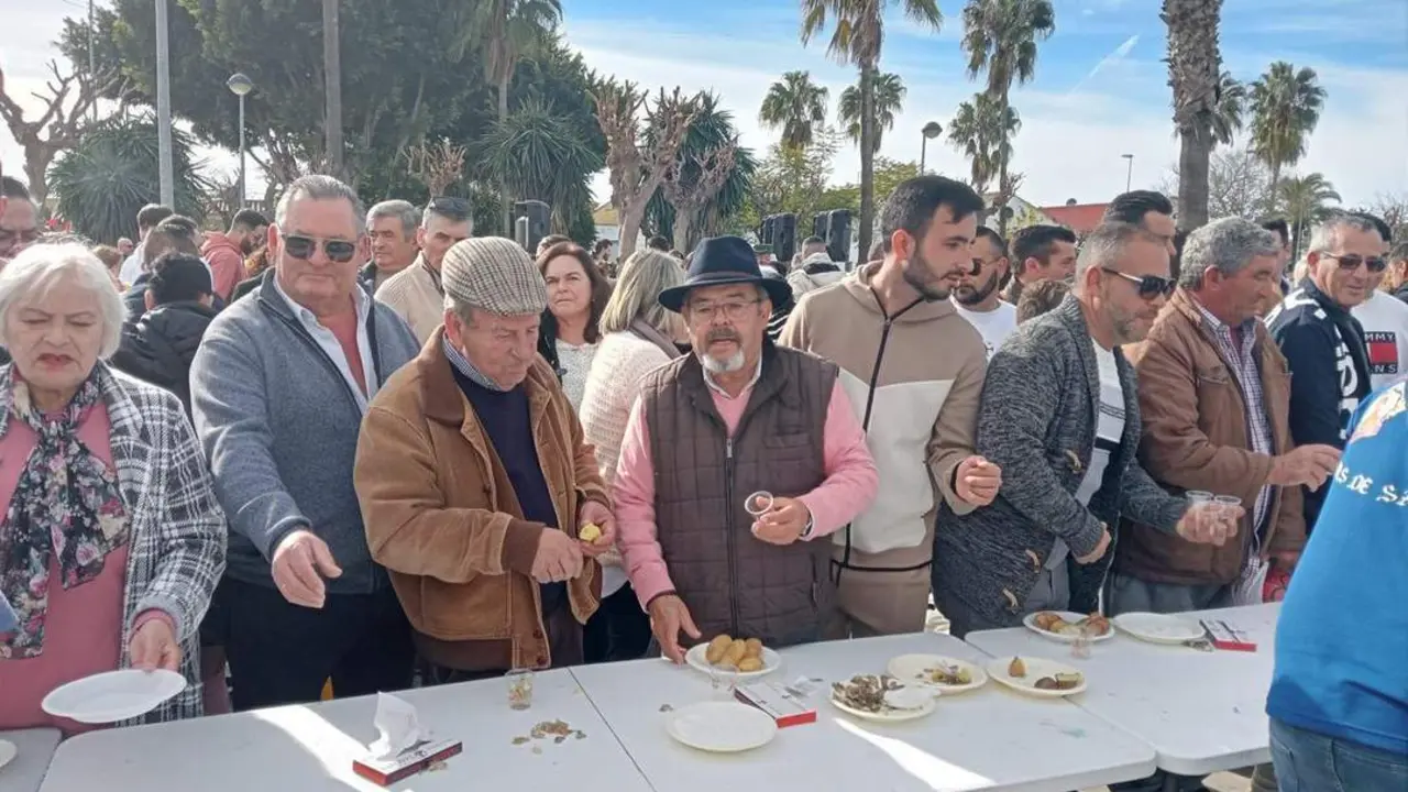 Degustaci&oacute;n de 'papas' cocidas en La Algaida - Ra&uacute;l J. Bustillos