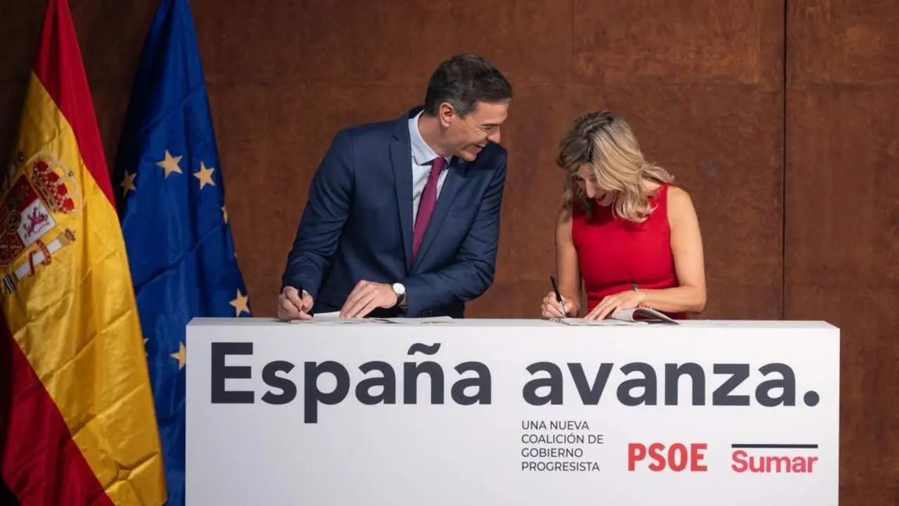 El PSOE y Sumar firman un acuerdo. - Europa press