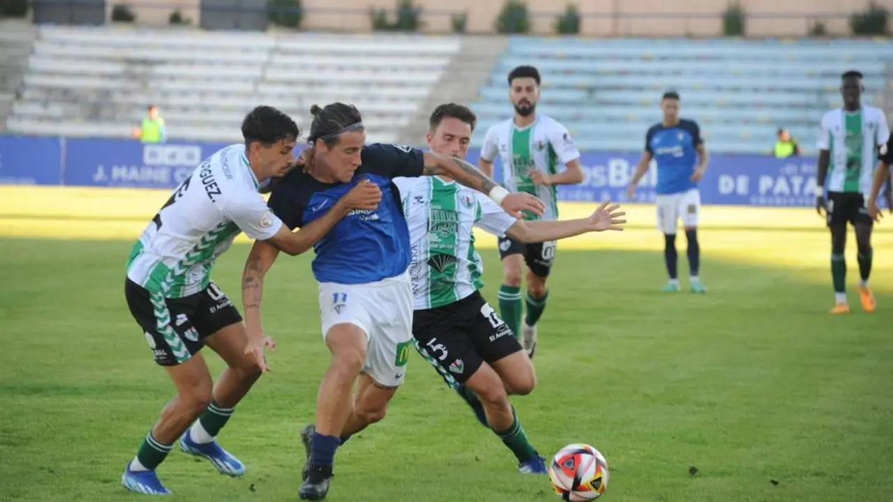 Dani Aquino se estrell&oacute; contra la defensa.  - Jos&eacute; Cabeza. 