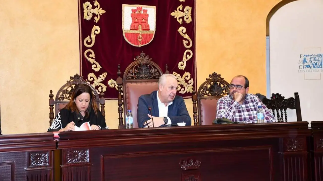 Reuni&oacute;n de Ruiz Boix con su equipo de gobierno. - AI