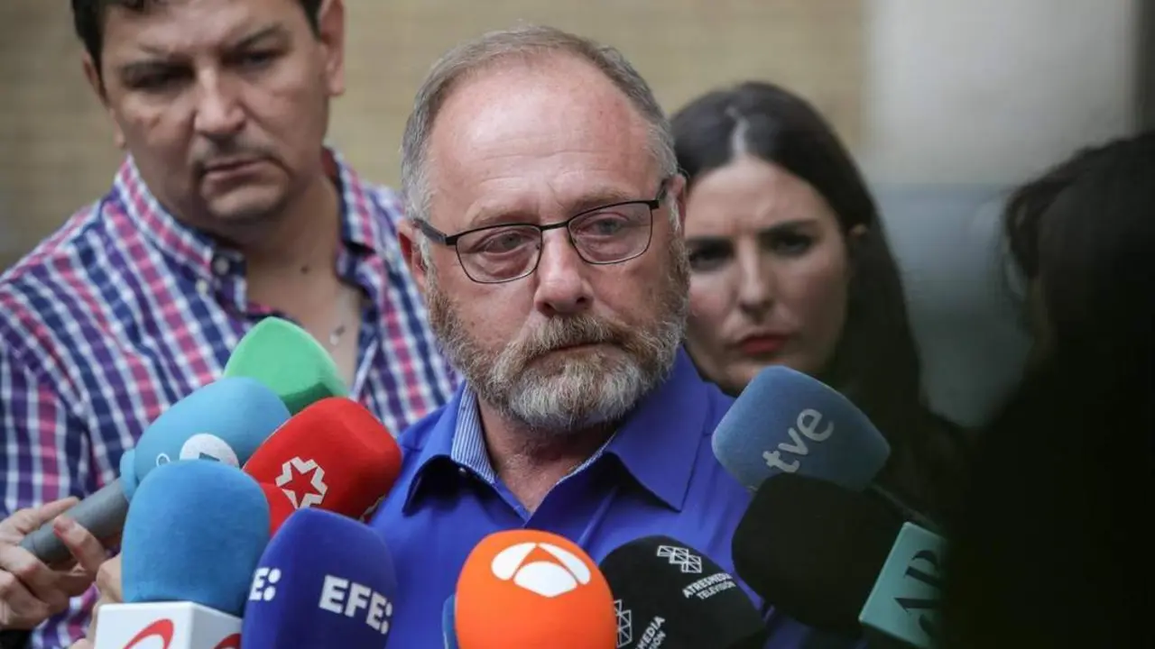Antonio del Castillo ante los medios. - EP