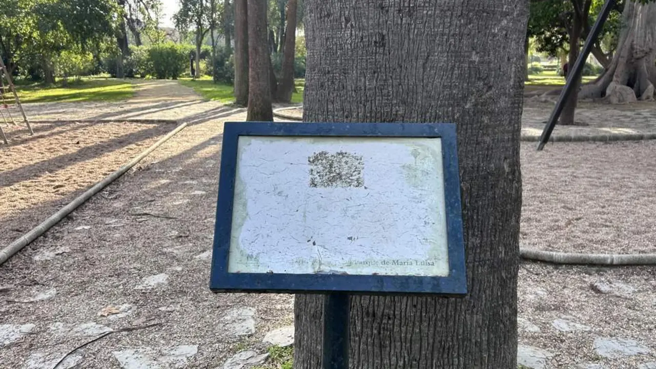 La se&ntilde;al&eacute;tica del Parque de Mar&iacute;a Luisa cambiar&aacute; por una m&aacute;s inclusiva y antivandalismo