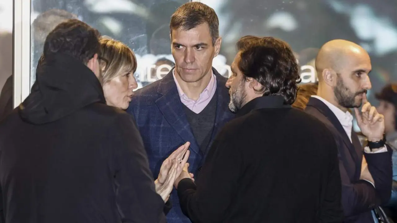 Pedro S&aacute;nchez, en la capilla ardiente. - EFE