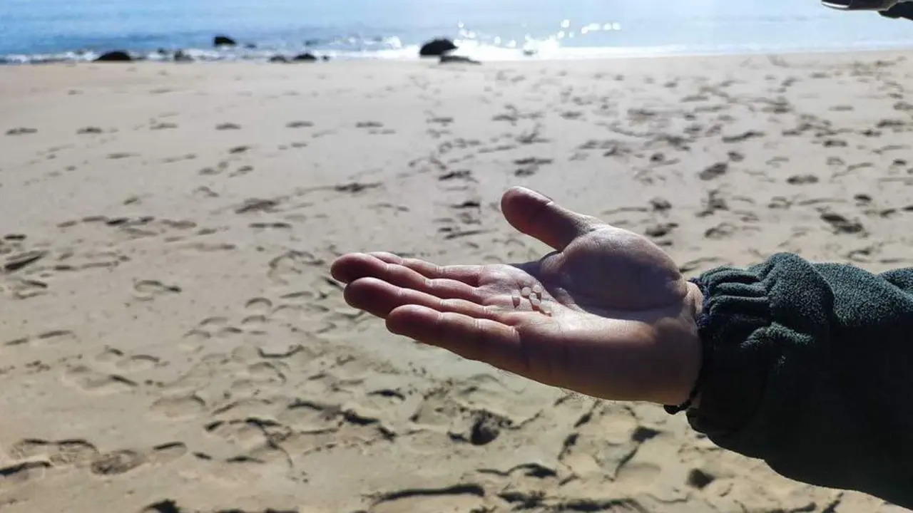 Junta de Andaluc&iacute;a env&iacute;a a analizar este lunes muestras de pellets de las playas de Tarifa