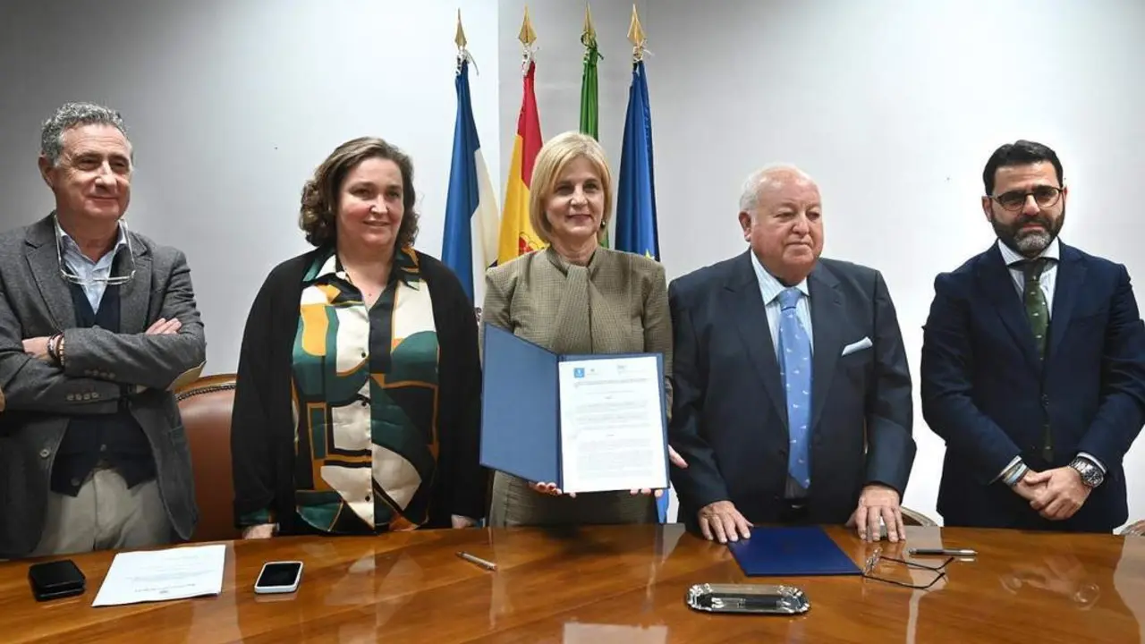 Garc&iacute;a-Pelayo, junto a Emilio Corbacho.  - Andaluc&iacute;a Informaci&oacute;n