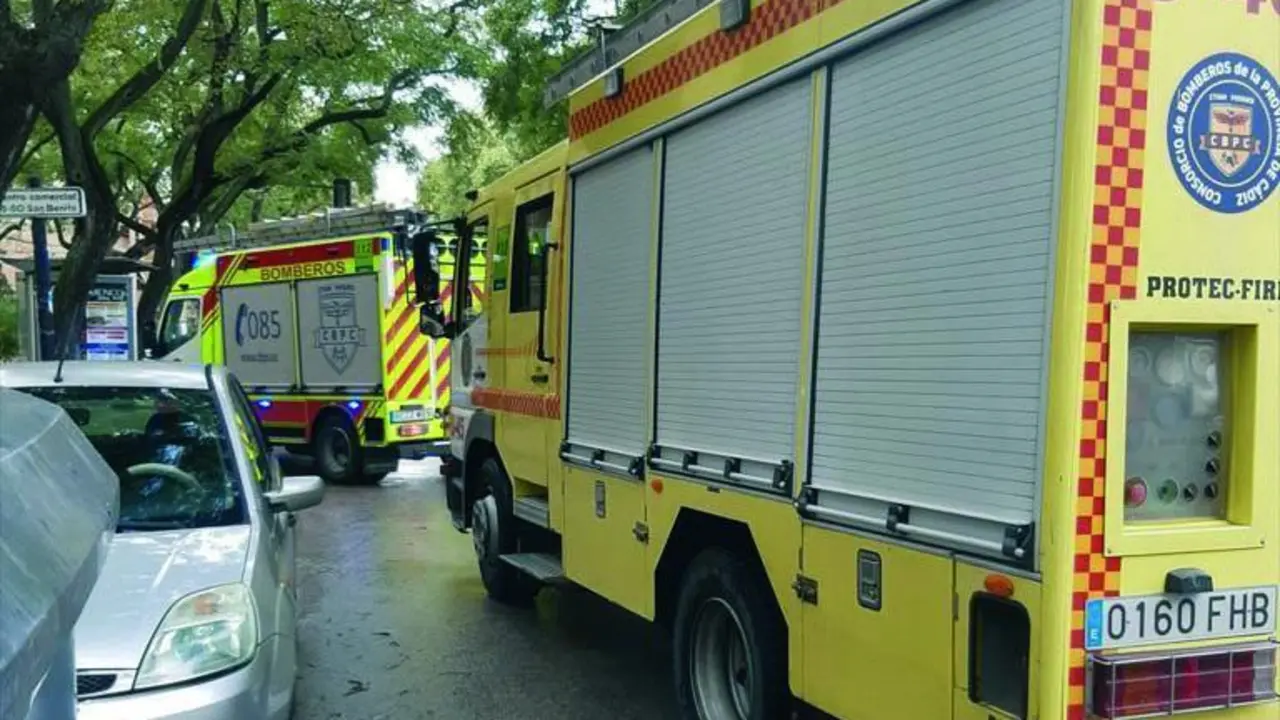 Bomberos del Parque de Jerez en el lugar de los hechos.  - Bomberos