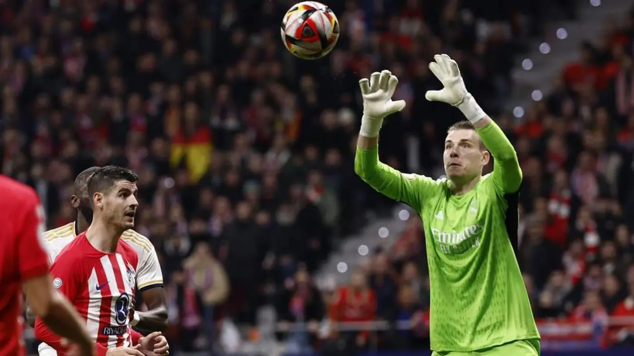El portero del Real Madrid, Lunin, en el duelo de Copa. - EFE