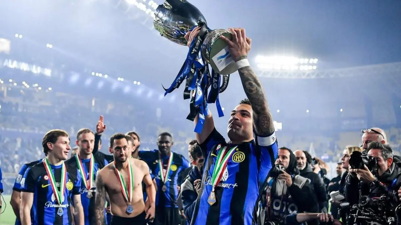 El Inter de Mil&aacute;n levanta la Supercopa. - EFE